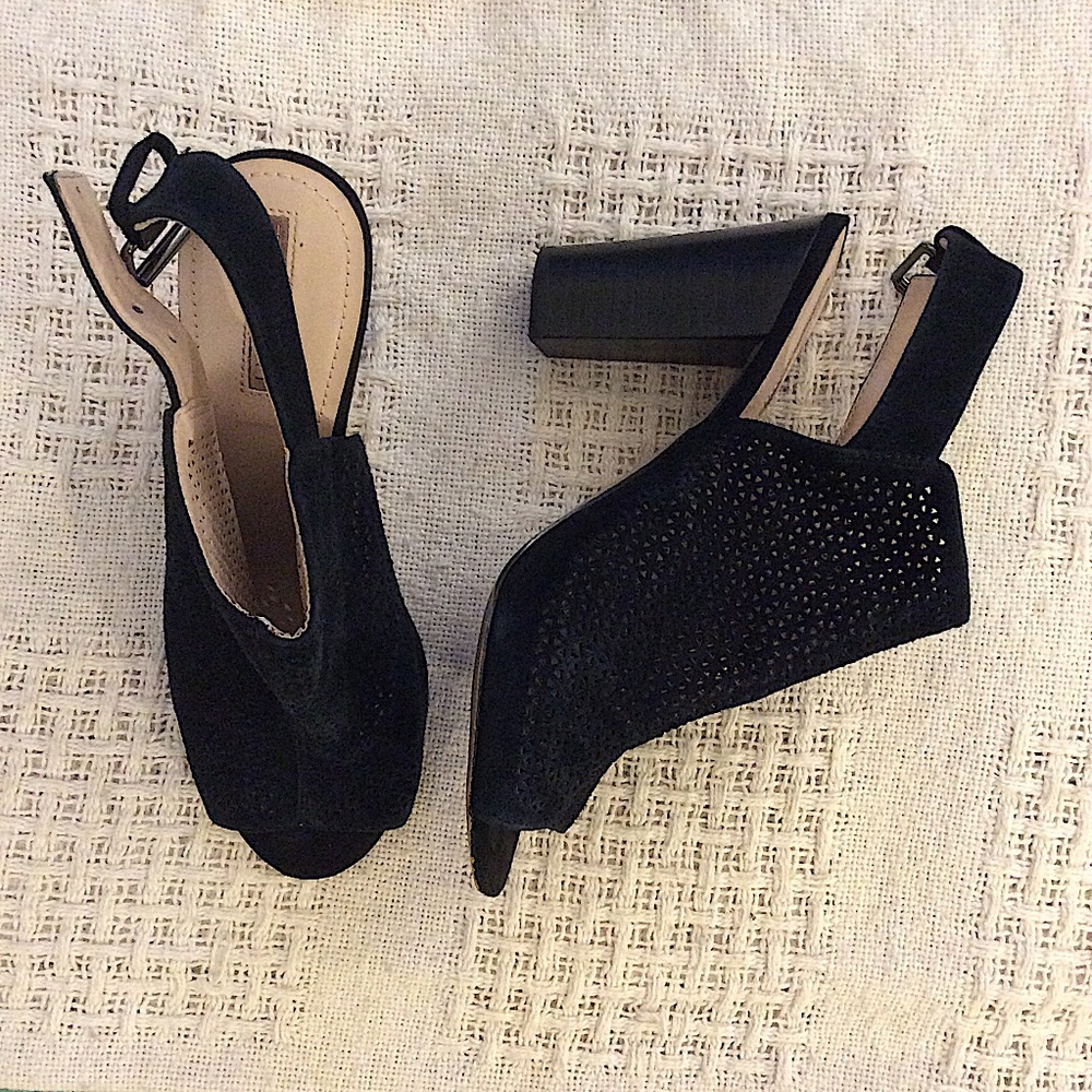 Tahari Margaret Black Heels